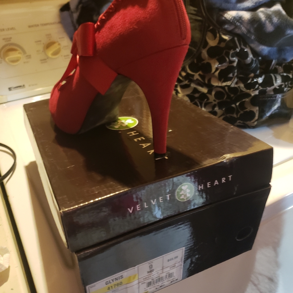Size 9 velvet Heart red heels